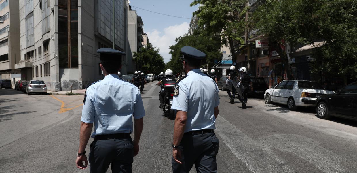 Αστυνομικοί στην πλατεία Βικτωρίας