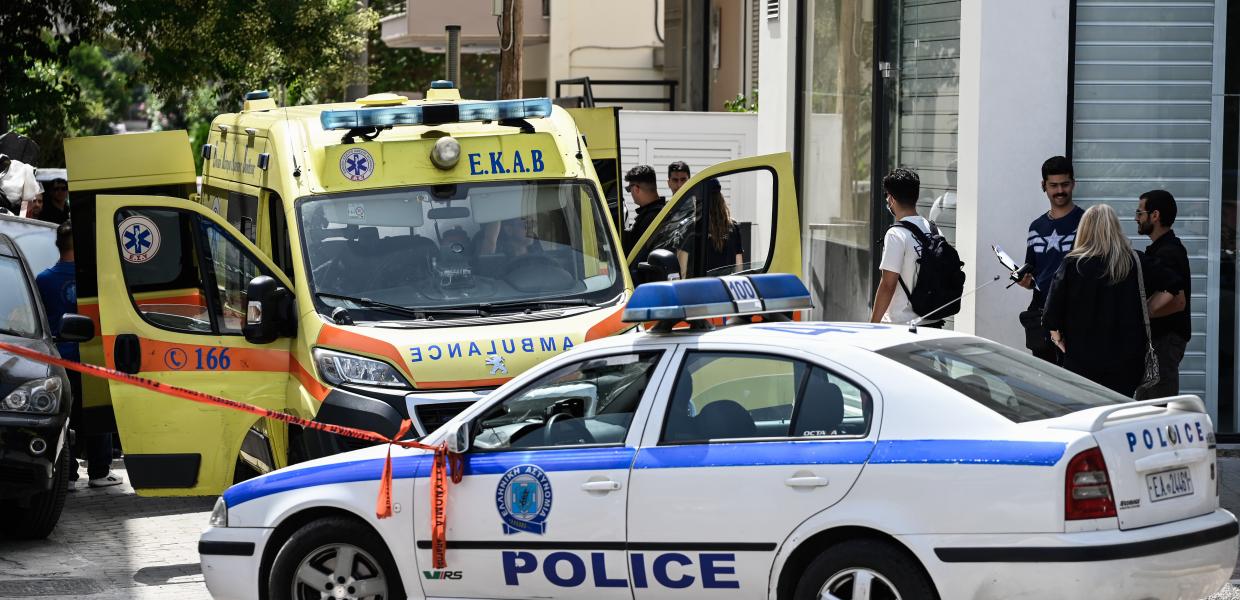 Περιπολικό και ασθενοφόρο στο Ψυχικό