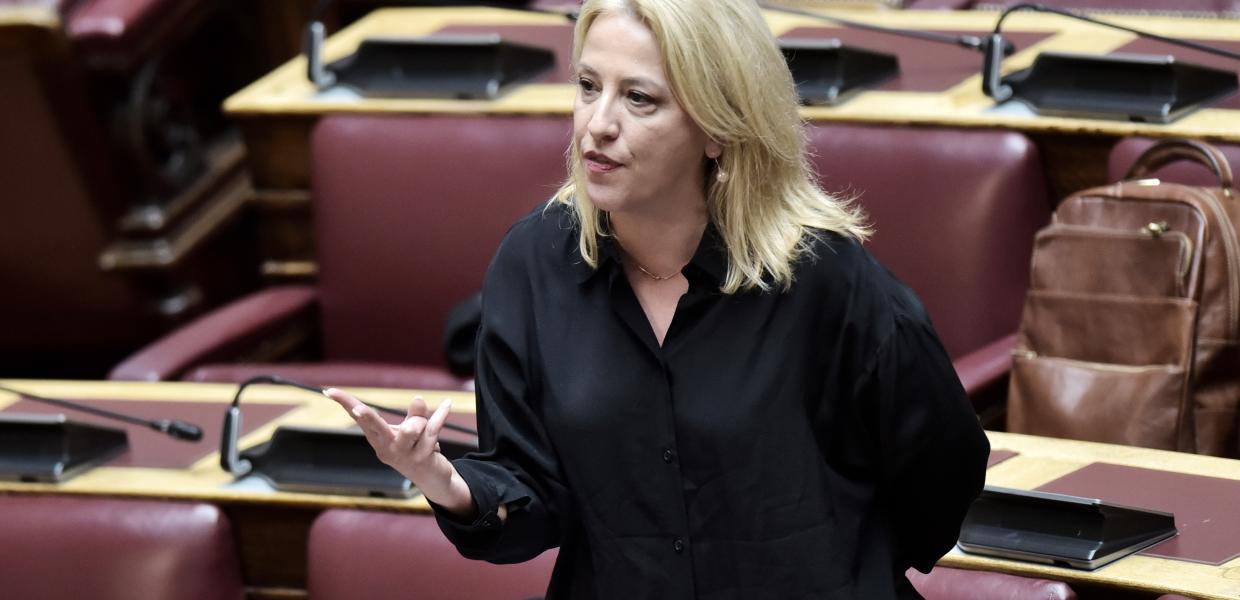 Η Ρένα Δούρου
