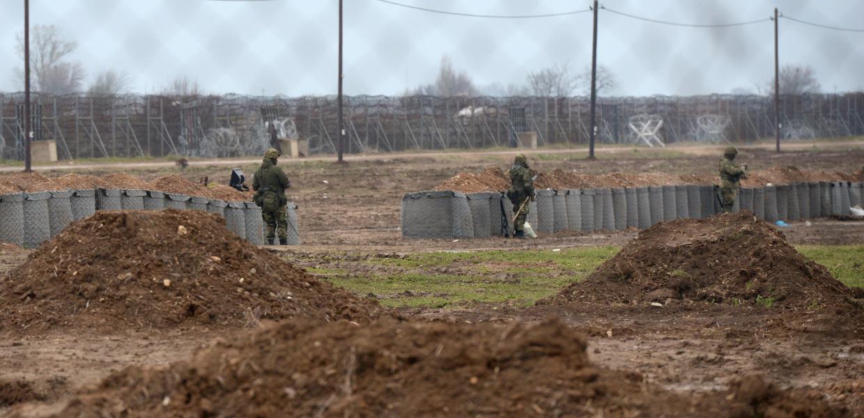 Έπαρση της ελληνικής σημαίας στις Καστανιές Έβρου για την εθνική επέτειο την Τετάρτη 25 Μαρτίου 2020.
