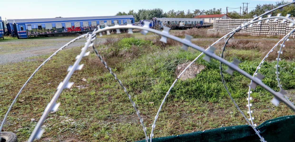 Ο χώρος όπου φυλασσόταν τα βαγόνια από τα Τέμπη