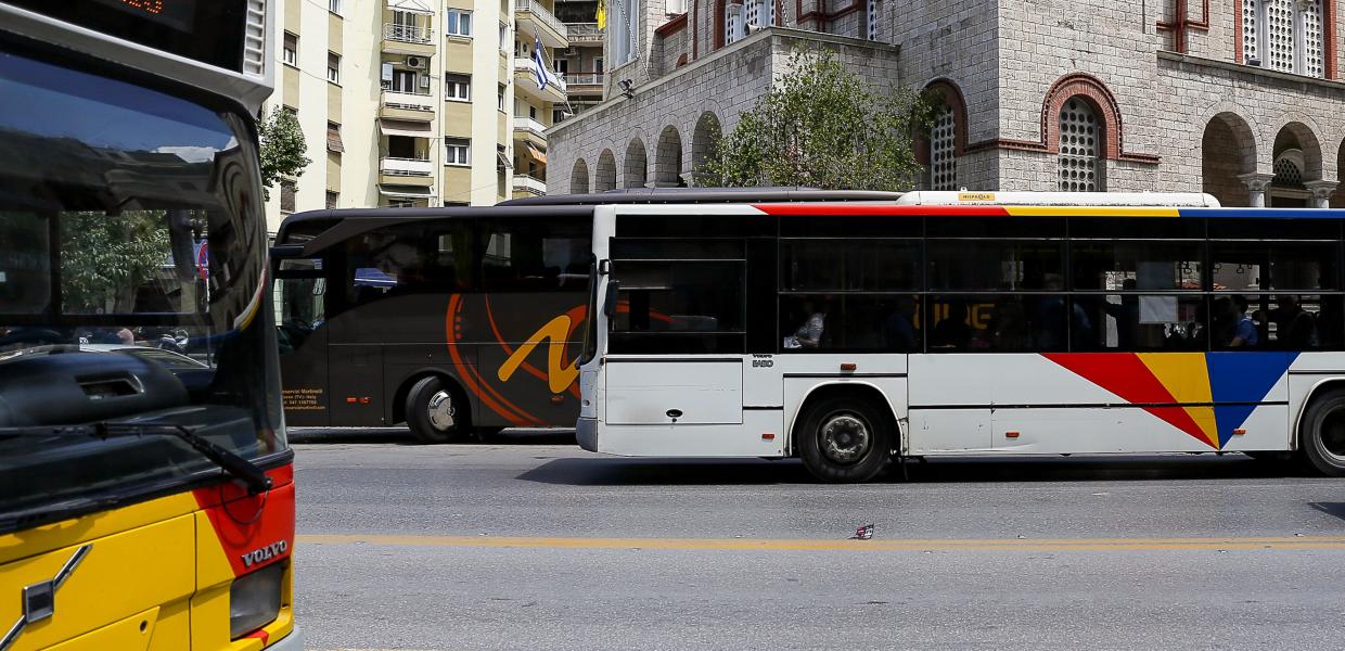 Λεωφορεία του ΟΑΣΘ σε δρόμο της Θεσσαλονίκης