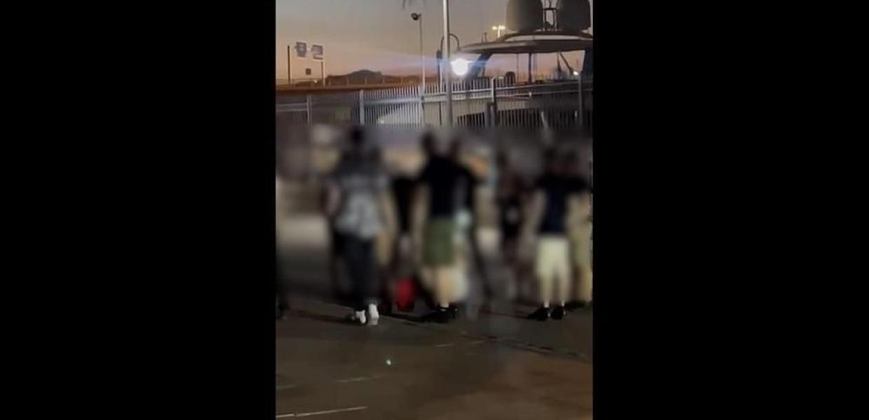 Στιγμιότυπο από την επίθεση από 16χρονη σε 19χρονη στον Πειραιά