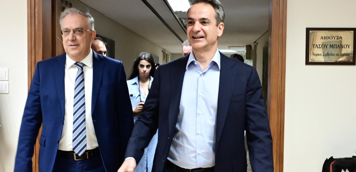 Ο Τάκης Θεοδωρικάκος και ο Κυριάκος Μητσοτάκης