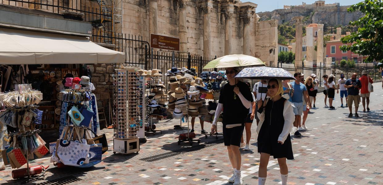 Τουρίστες στο Μοναστηράκι