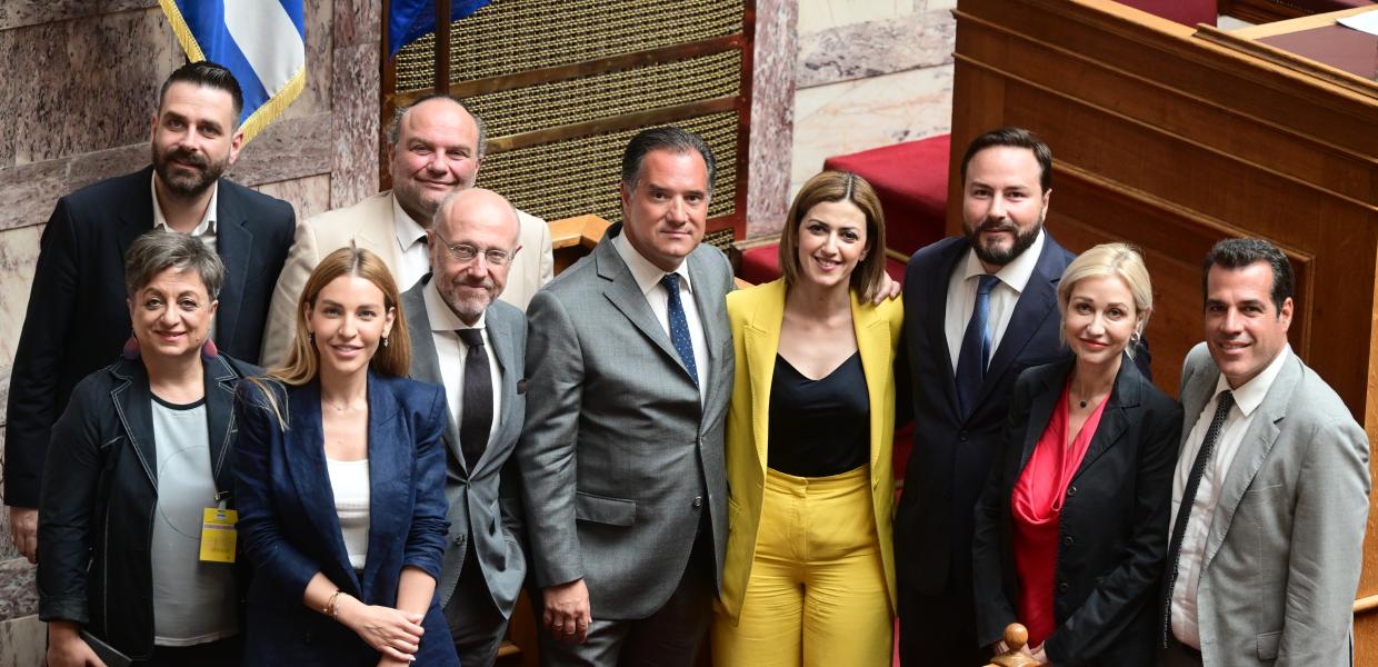 Ο Άδωνις Γεωργιάδης και βουλευτές τς ΝΔ στη Βουλή