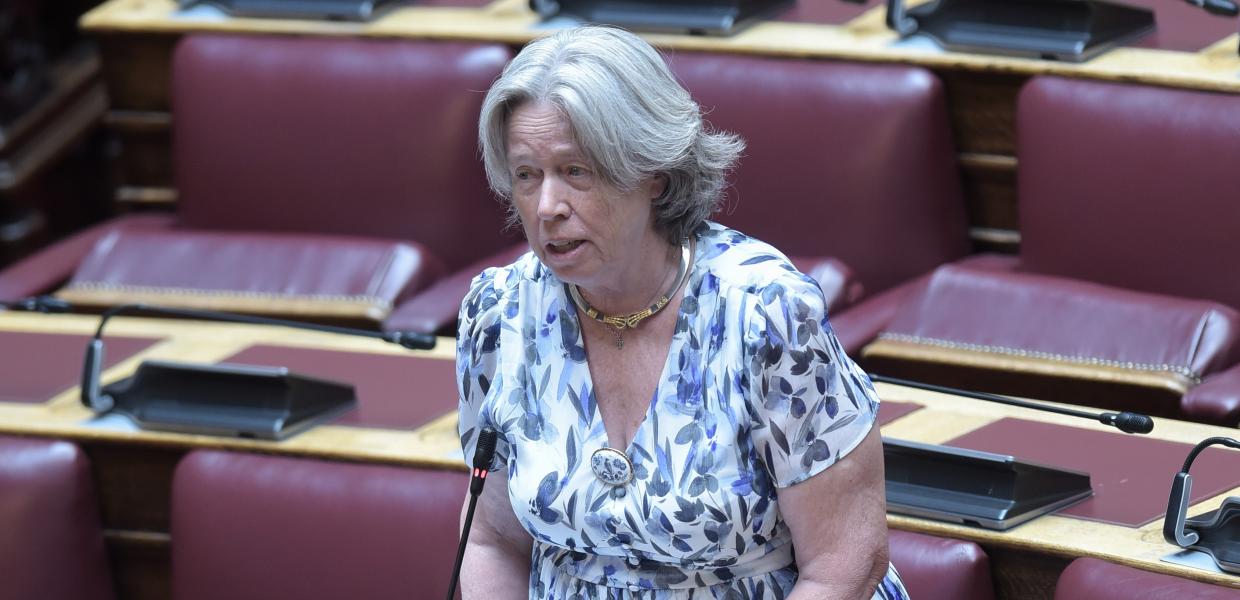 Η Αθηνά Λινού