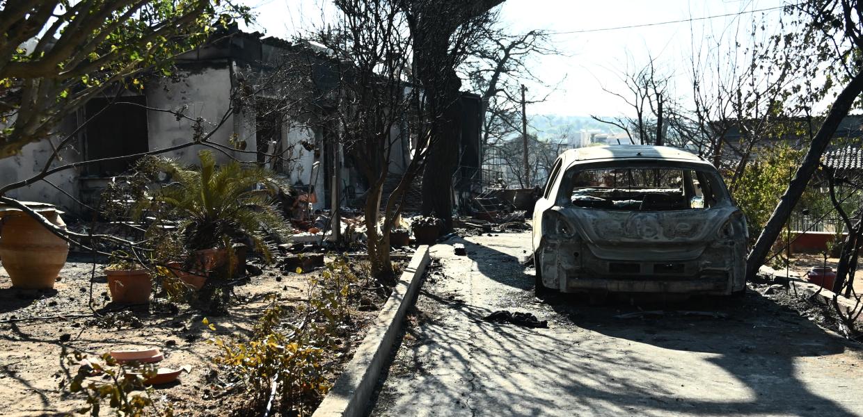 Ζημιές σε σπίτι και αυτοκίνητο από φωτιά