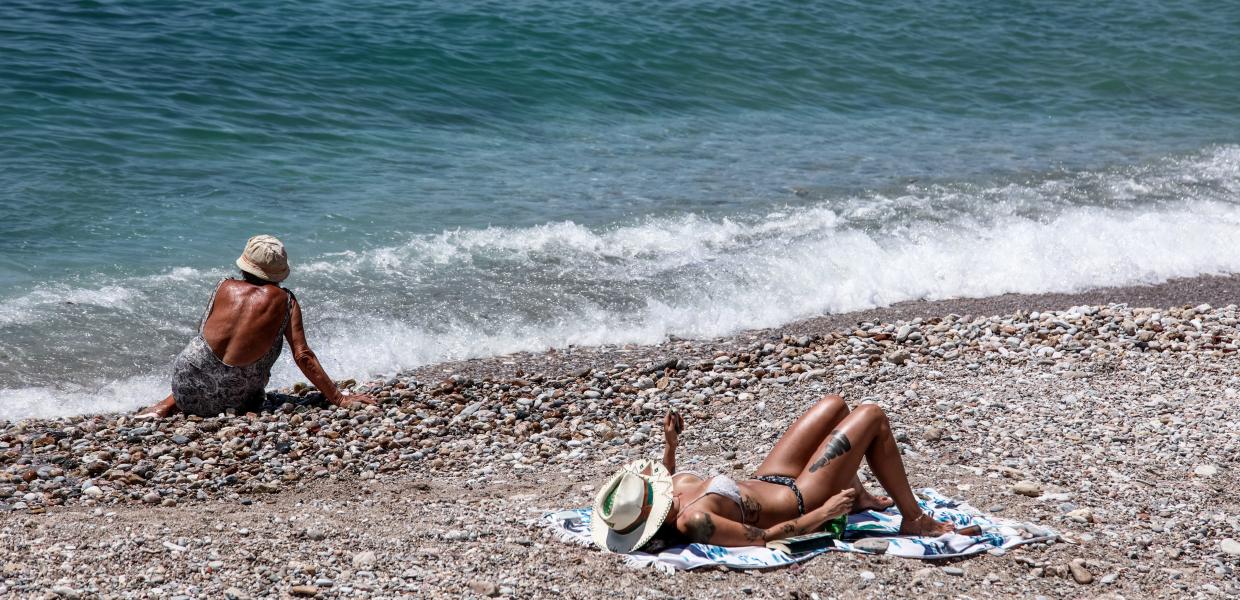 Δύο λουόμενοι σε παραλία της Αττικής