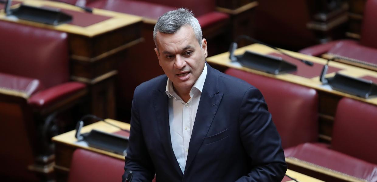 Ο Χάρης Μαμουλάκης