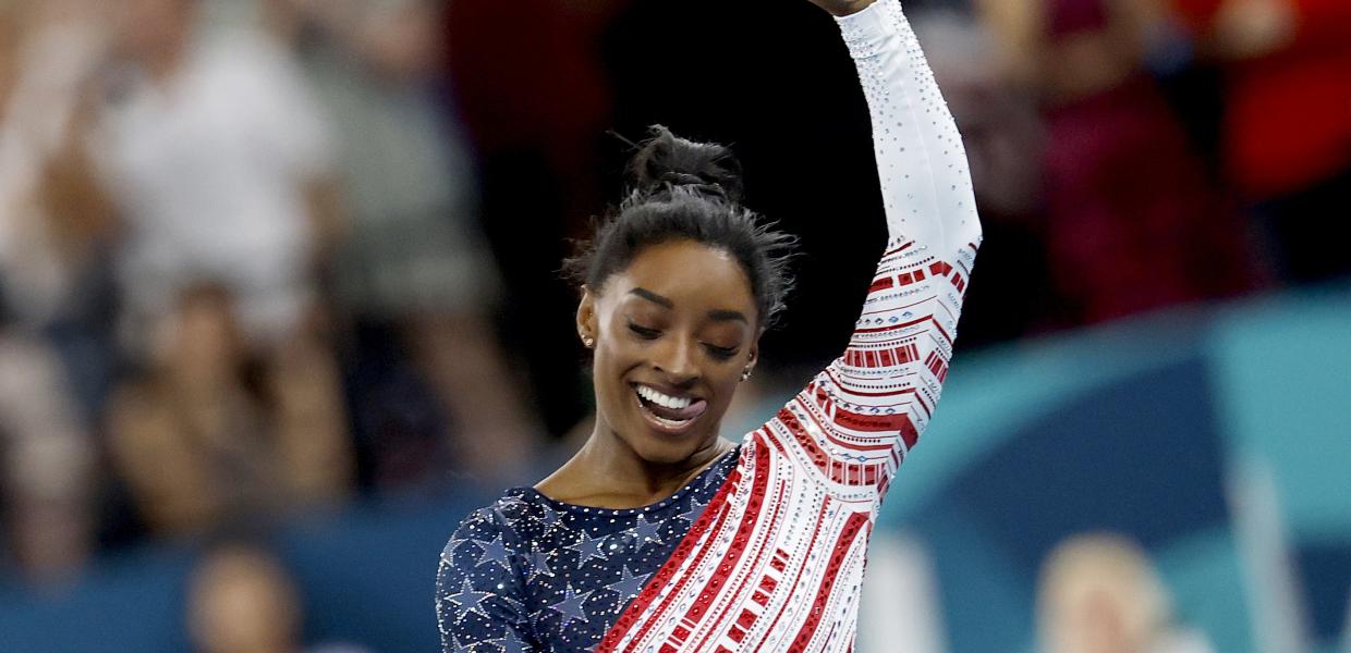 Η Simone Biles από τις ΗΠΑ στο Balance Beam κατά τη διάρκεια του τελικού της ομάδας γυναικών των αγώνων Artistic Gymnastics στους Ολυμπιακούς Αγώνες του Παρισιού 2024, στο Bercy Arena στο Παρίσι, Γαλλία, 30 Ιουλίου 2024.