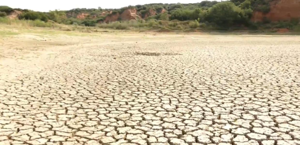 Ξεραμένη η τεχνητή λίμνη στο Κάτω Σχολάρι 