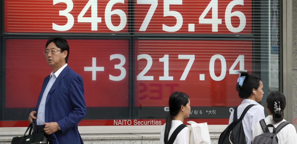 Ο δείκτης αναφοράς μετοχών του Τόκιο κατέγραψε τη μεγαλύτερη μονοήμερη άνοδο στην ιστορία, κερδίζοντας πάνω από 3.200 μονάδες, αφού έχασε πάνω από 4.400 μονάδες στις 5 Αυγούστου 2024, μεγαλύτερη από την ιστορική απώλεια της «Μαύρης Δευτέρας» το 1987. Ο μέσος όρος της μετοχής Nikkei αυξήθηκε κατά 3.217,04 μονάδες ή 3.217,04 μονάδες, τοις εκατό, για να κλείσει στις 34.675,46 στις 6 Αυγούστου 2024. 