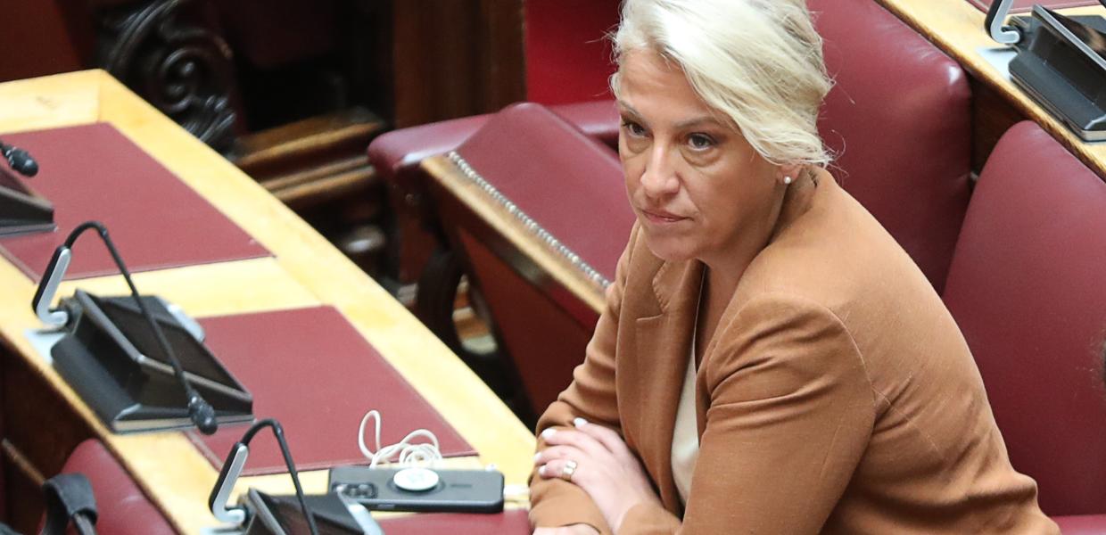 Η Ρένα Δούρου