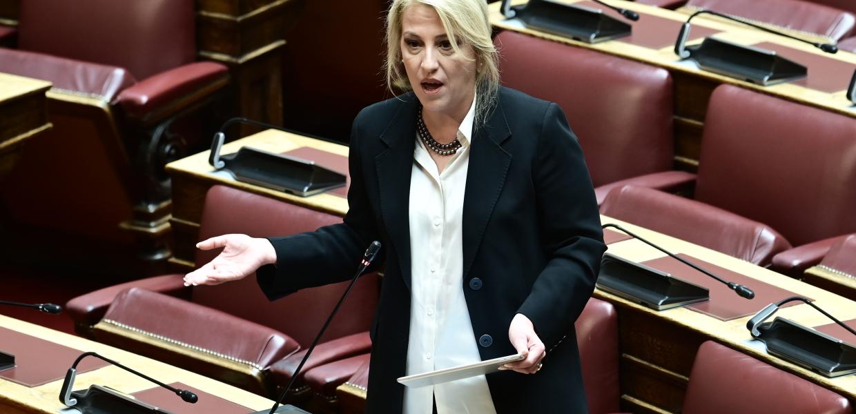 ΡΕΝΑ ΔΟΥΡΟΥ