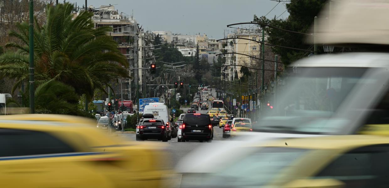 Αυξημένη κίνηση στους δρόμους της Αθήνας