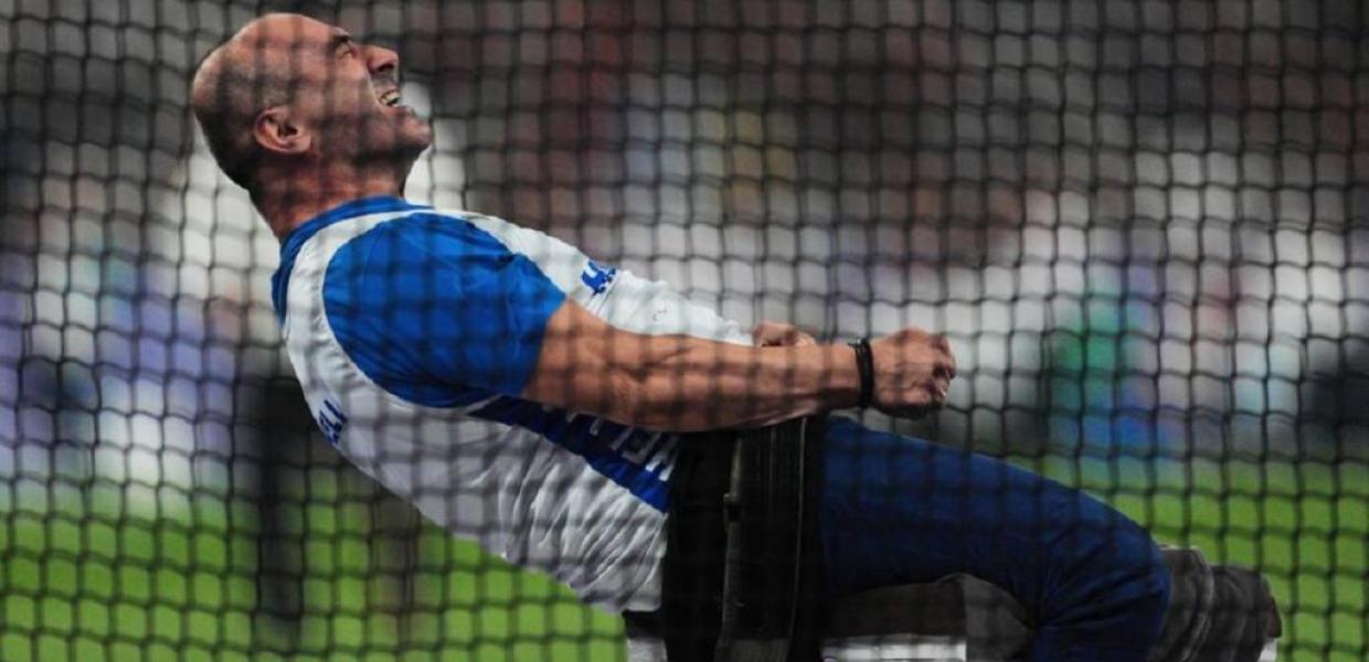 Ο Θανάσης Κωνσταντινίδης την ώρα που κατακτά το αργυρό μετάλλιο