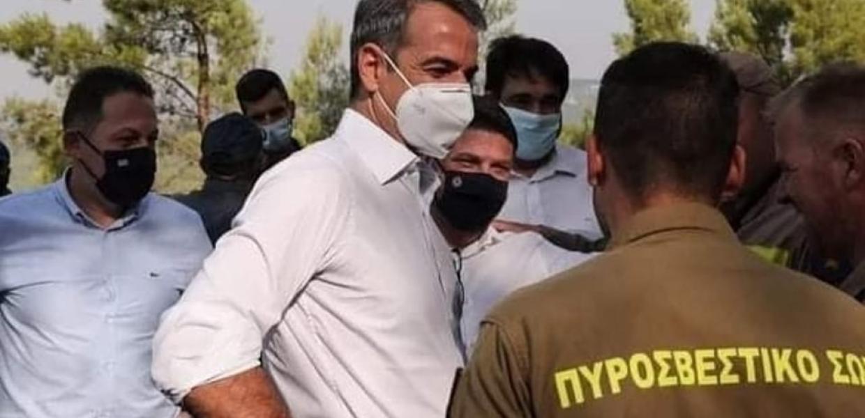 Ο Κυριάκος Μητσοτάκης με Εποχικούς Πυροσβέστες