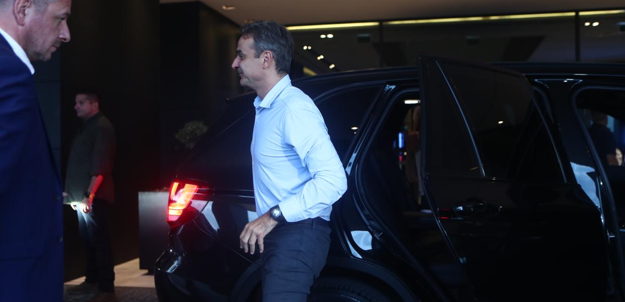 Ο Κυριάκος Μητσοτάκης σε αυτοκίνητο