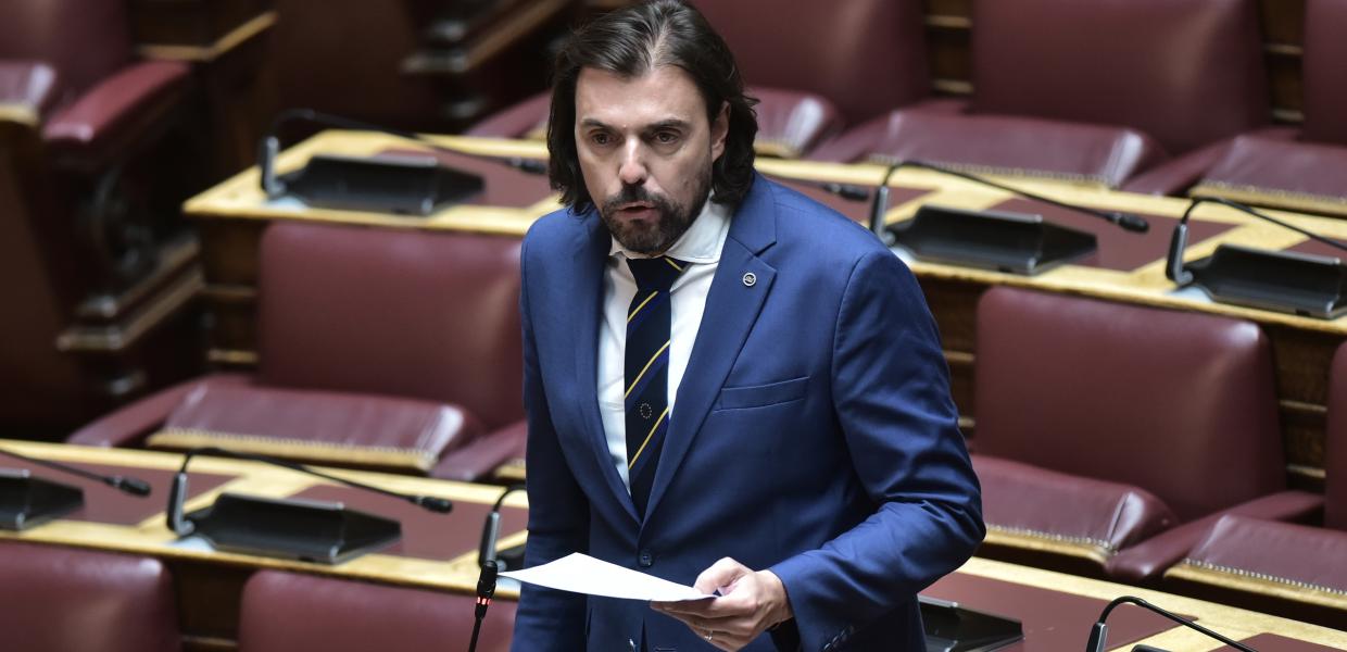 Ο Πέτρος Παππάς στη Βουλή