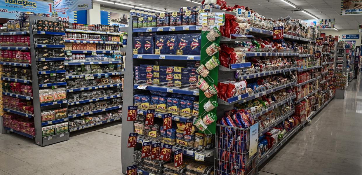 Ράφια σε σούπερ μάρκετ