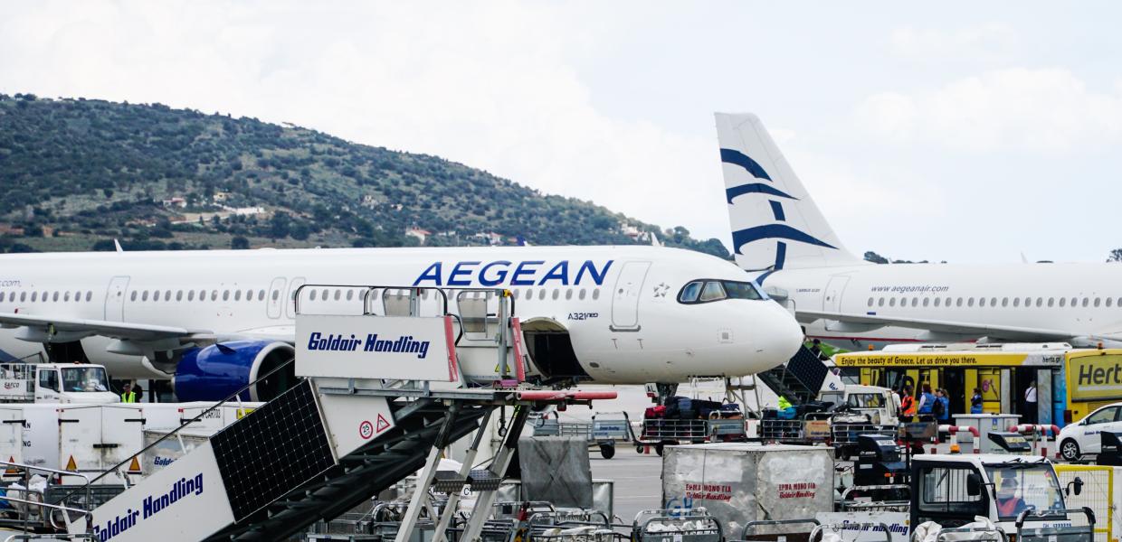 Αεροπλάνο της Aegean σε αεροδρόμιο