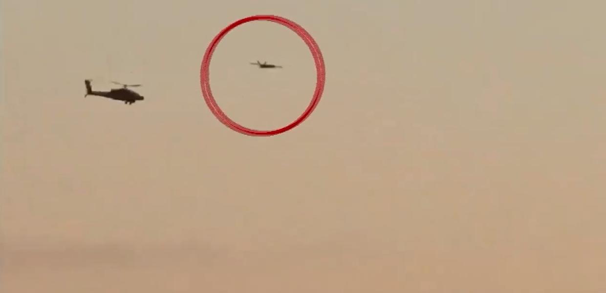 Drone της Χεζμπολάχ πετά κοντά σε ελικόπτερο Απάτσι του Ισραήλ