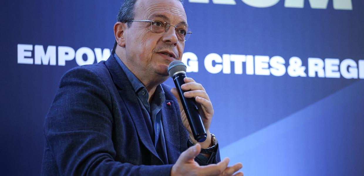 Ο Σωκράτης Φάμελλος υποψήφιος πρόεδρος του ΣΥΡΙΖΑ - ΠΣ, μιλάει κατά τη διάρκεια του 5ου Olympia Forum