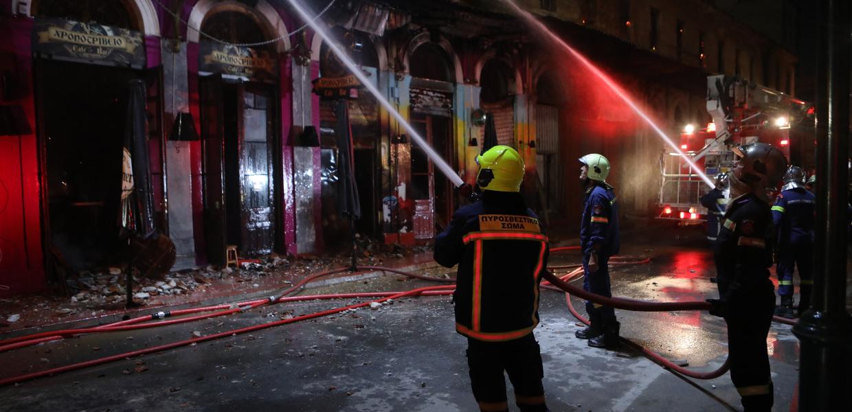 Φωτιά σε κτίριο στον Πειραιά