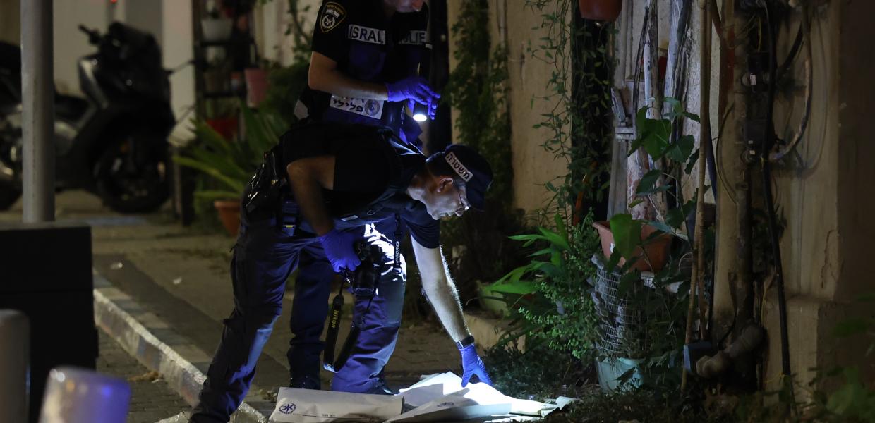 αστυνομικοί στο σημείο της ένοπλης επίθεσης στο Τελ Αβίβ
