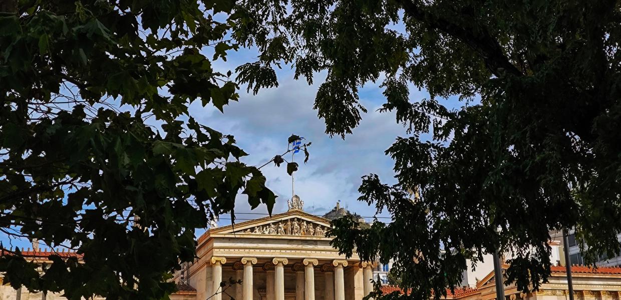 Νεφώσεις στον αττικό ουρανό, πάνω από την αθηναϊκή Τριλογία