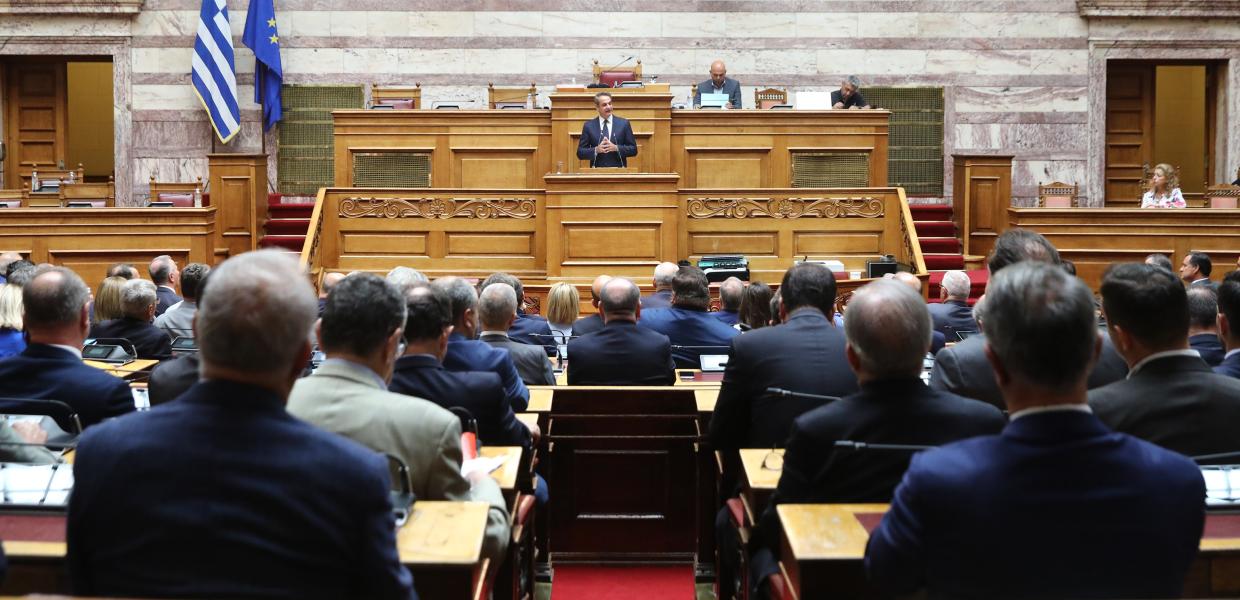 Ο Κυριάκος Μητσοτάκης απευθύνει ομιλία στην ΚΟ της ΝΔ