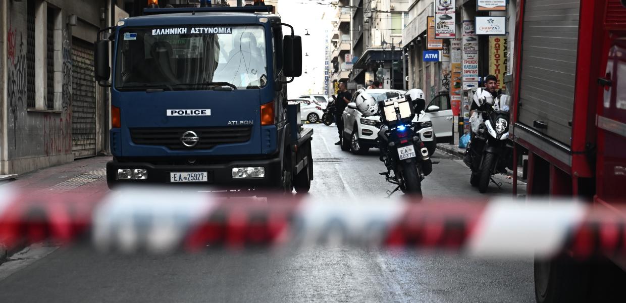 Κλειστή η Σωκράτους στην Ομόνοια για ύποπτο όχημα