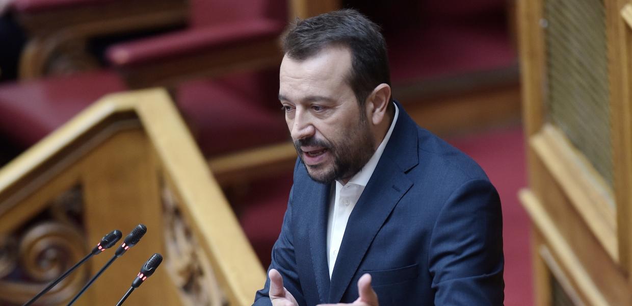 Ο Νίκος Παππάς στη Βουλή