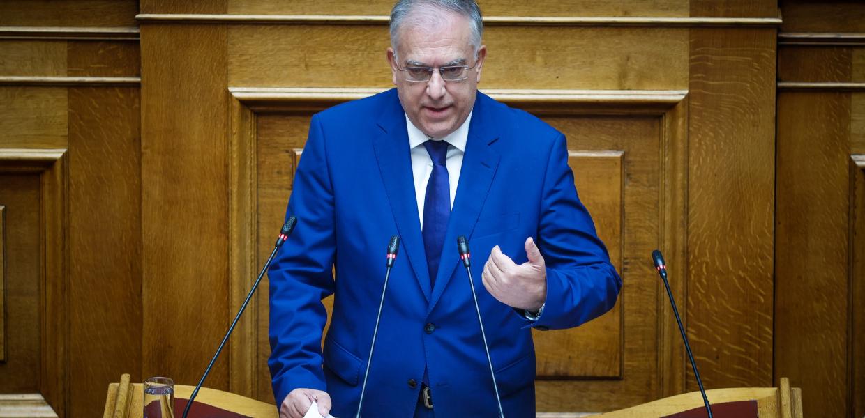Ο Τάκης Θεοδωρικάκος στη Βουλή