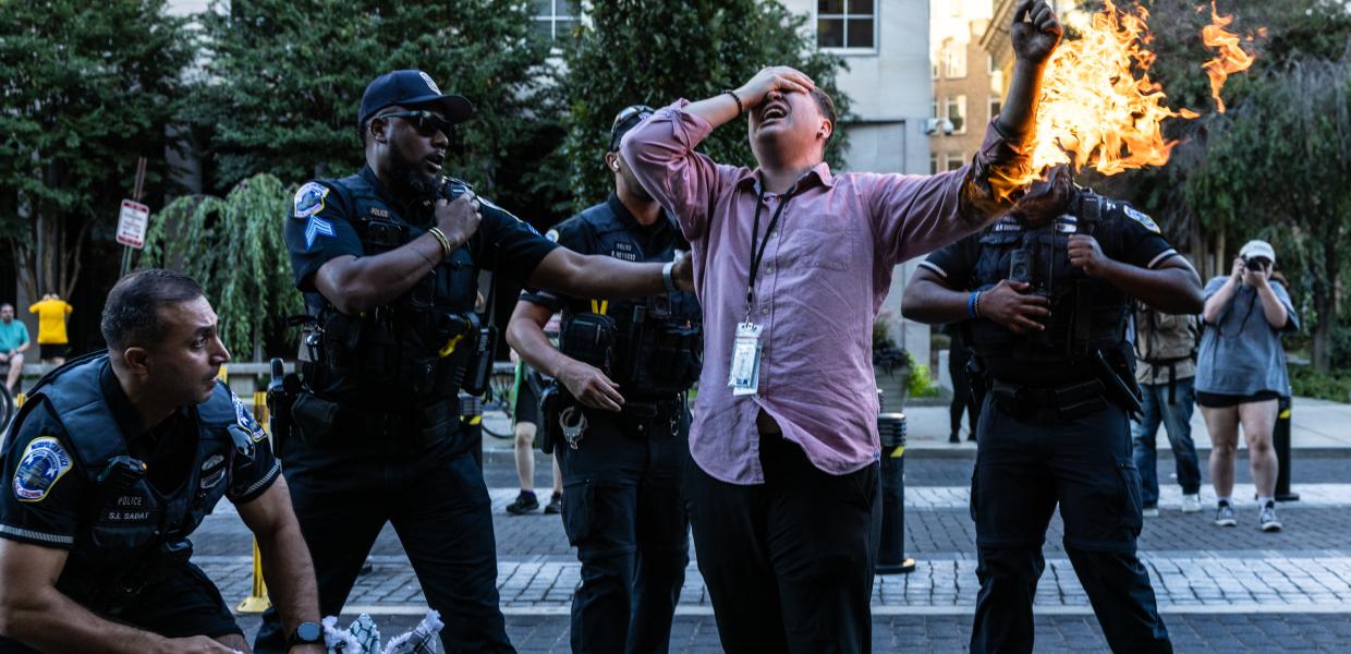 Διαδηλωτής υπέρ της Παλαιστίνης αυτοπυρπολήθηκε στις ΗΠΑ 