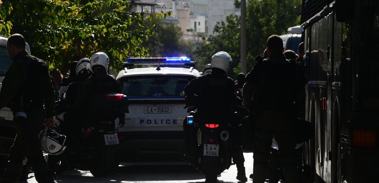 ΑΠΟΛΟΓΙΑ 49ΧΡΟΝΟΥ ΓΙΑ ΑΠΟΘΗΚΗ ΜΕ ΟΠΛΑ ΚΑΙ ΕΚΡΗΚΤΙΚΑ ΣΤΟ ΠΑΓΚΡΑΤΙ