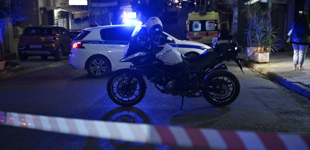 Αστυνομία έξω από το διαμέρισμα στην Ηλιούπολη