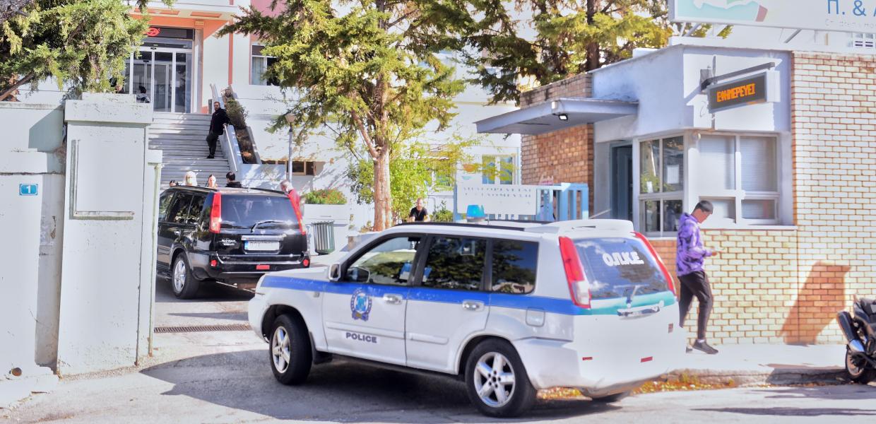 Όχημα της αστυνομίας στο νοσοκομείο Παίδων