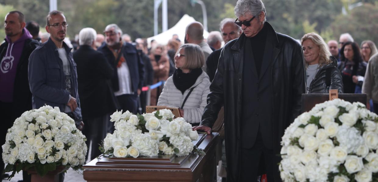 Σε λαϊκό προσκύνημα η σορός του Γιάννη Μπουτάρη
