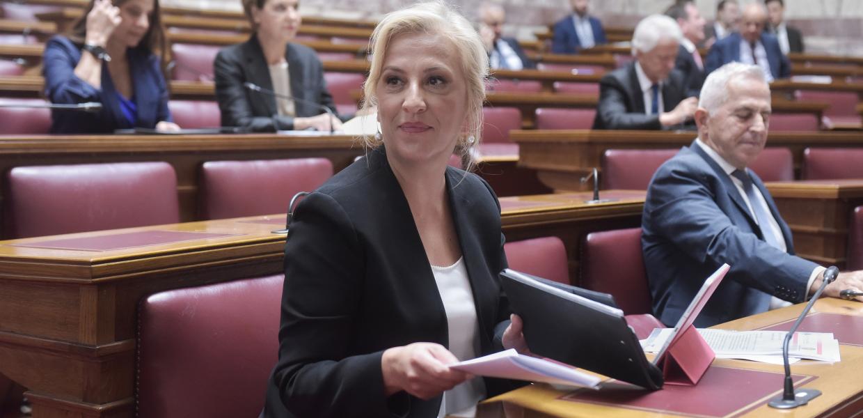 Η Ρένα Δούρου