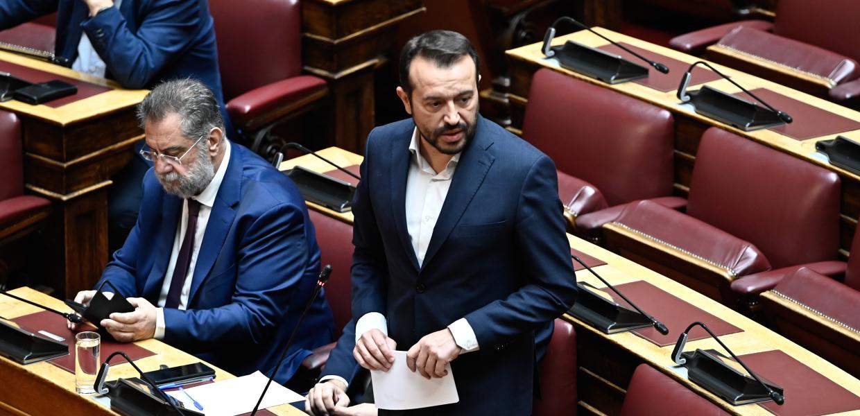 Ο Νίκος Παππάς στη Βουλή