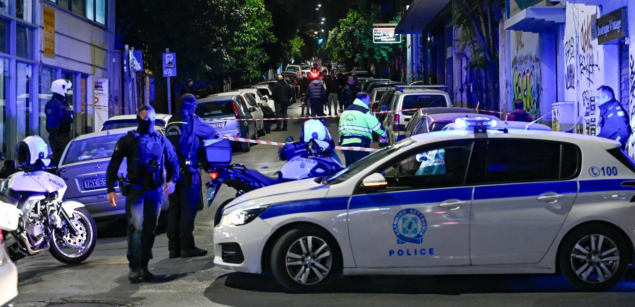Περιπολικό της αστυνομίας και κορδέλα 