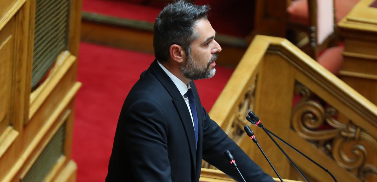 Ο Γιάννης Σαρακιώτης στη Βουλή