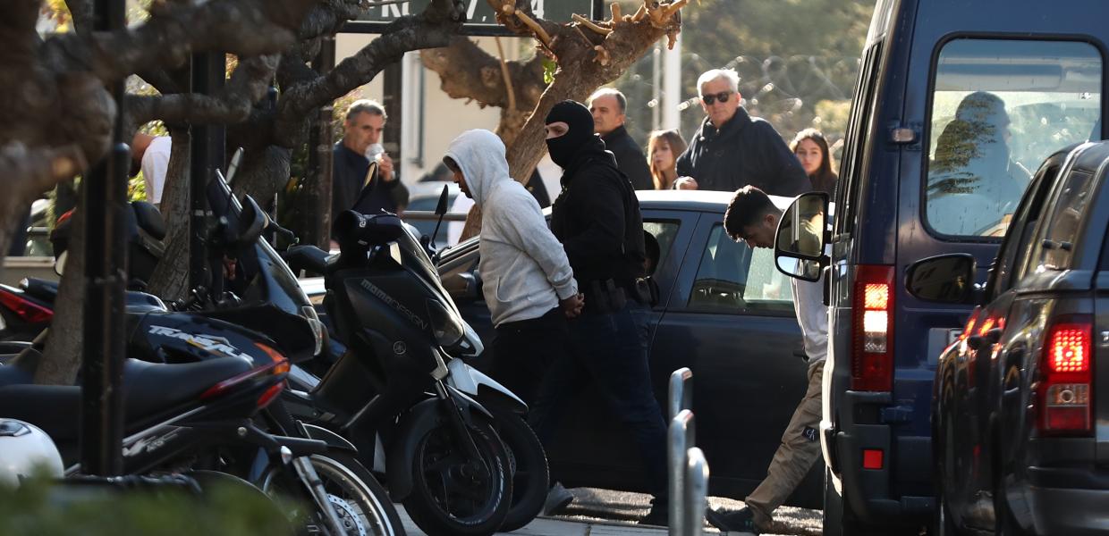 Μεταφορά συλληφθέντα στα δικαστήρια