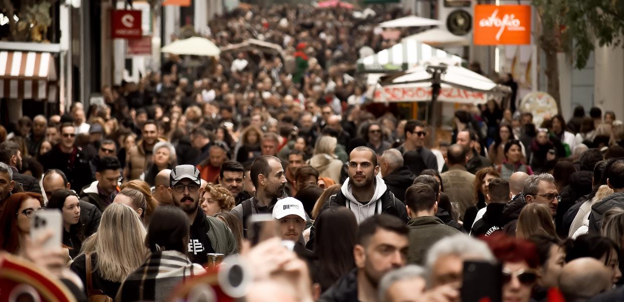Χριστουγεννιάτικη αγοραστική κίνηση στην Ερμού, Δεκέμβριος 2024