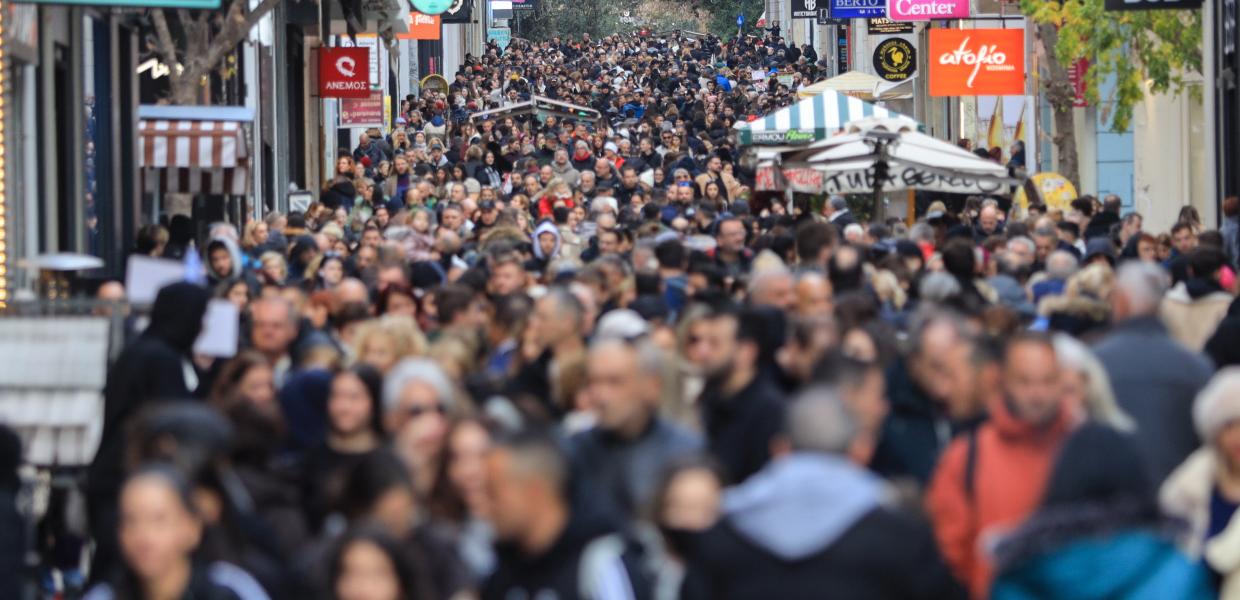 Κόσμος στην Ερμού