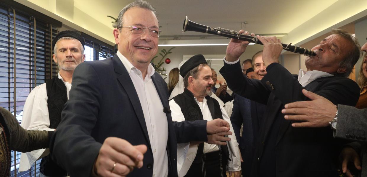 Ο Σωκράτης Φάμελλος χορεύει