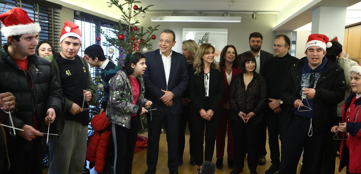 Σωκράτης Φάμελλος Τατιάνα Παπαδοπούλου κάλαντα