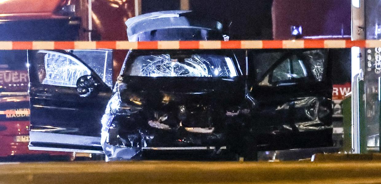 Αστυνομικές δυνάμεις στο σημείο της επίθεσης στη χριστουγεννιάτικη αγορά στο Μαγδεμβούργο